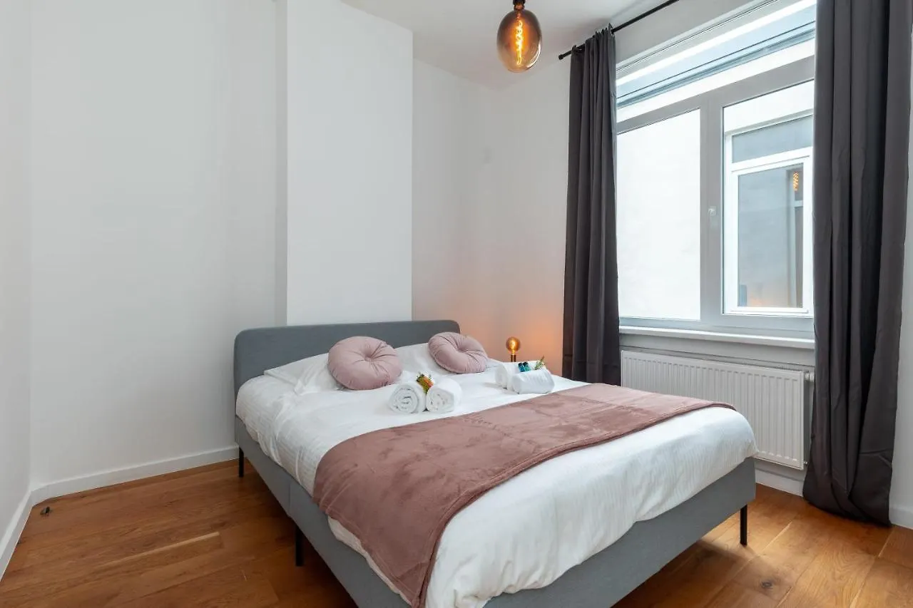 Super Cozy 2 Bedroom Apt Near Antwerp Station 0*,