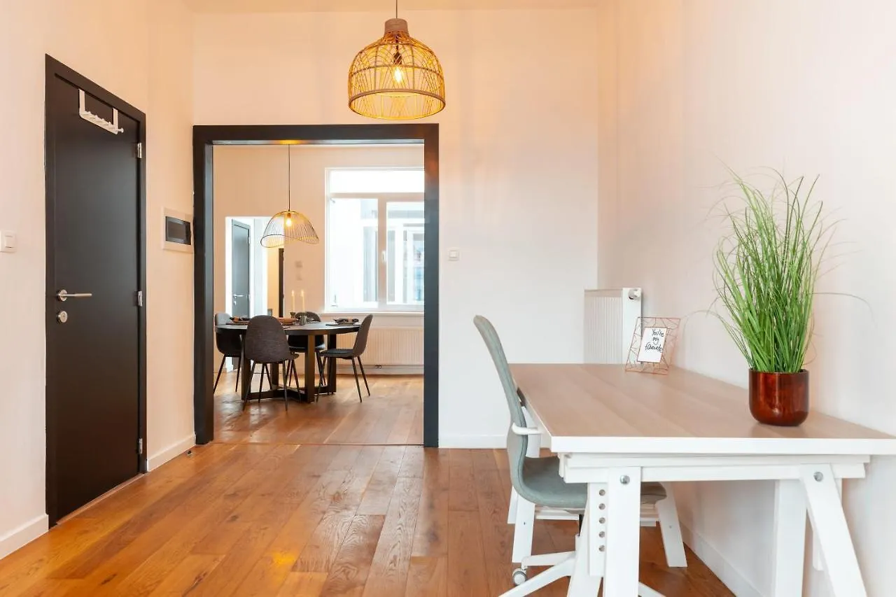 Super Cozy 2 Bedroom Apt Near Antwerp Station
