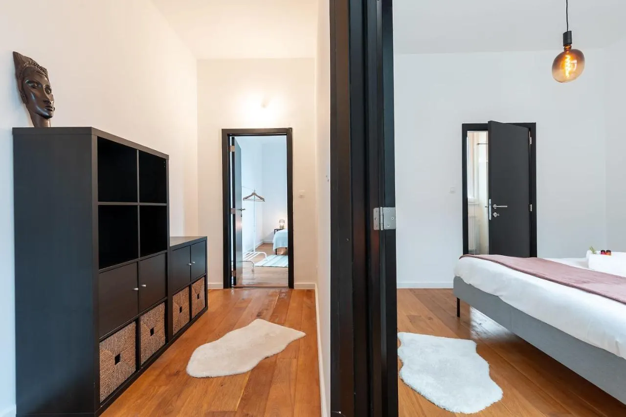 Super Cozy 2 Bedroom Apt Near Antwerp Station