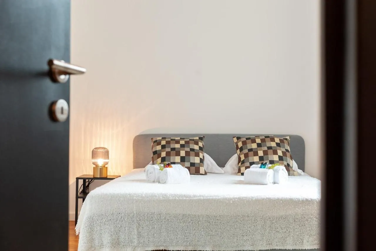 Super Cozy 2 Bedroom Apt Near Antwerp Station contacts